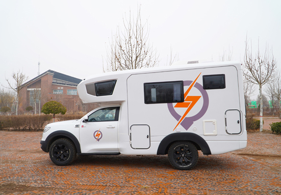 夏季，這里溫度剛好，還適宜選房車