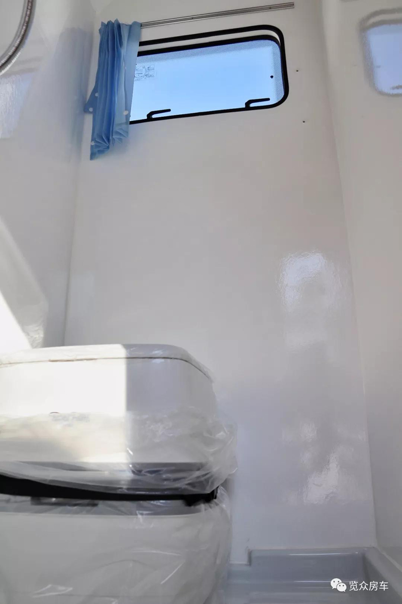 外觀大氣，空間十足的房車(chē)