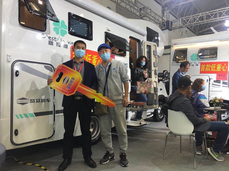 從這選房車(chē)的顧客怎么這么多？