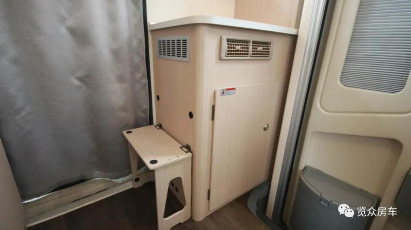 兩張雙人床,使用還方便的房車 兩張雙人床,使用還方便的房車