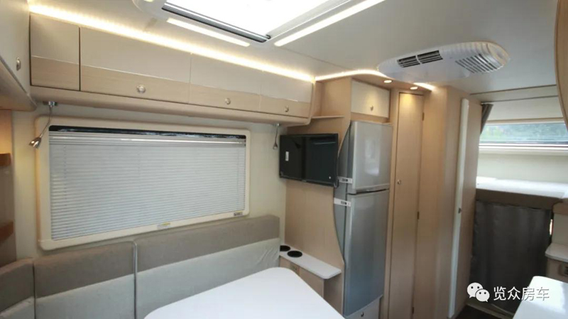 兩張雙人床,使用還方便的房車 兩張雙人床,使用還方便的房車