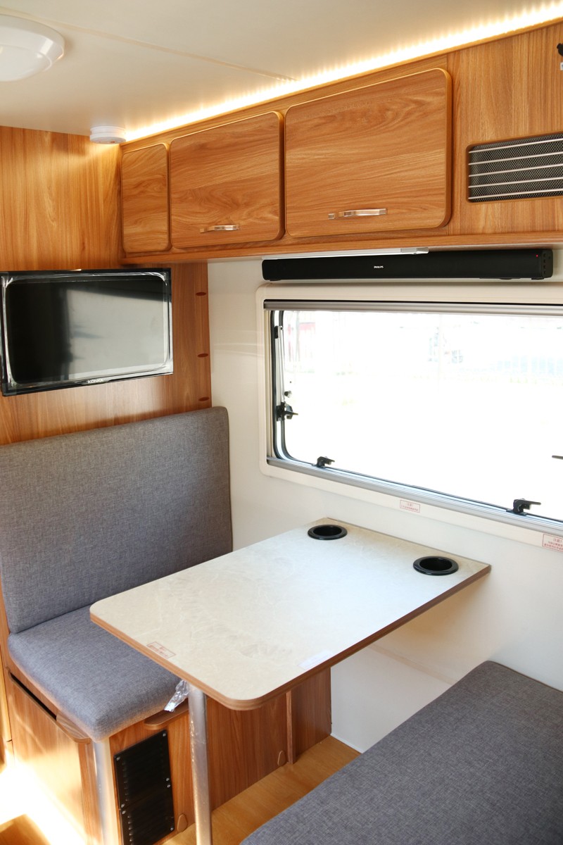 四驅(qū)、兩張超大床人床的房車，看這款