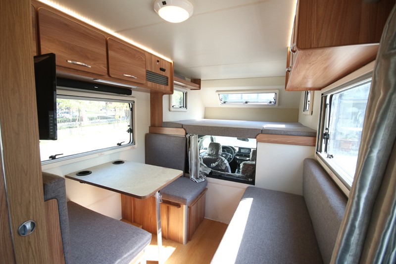 四驅(qū)、兩張超大床人床的房車，看這款