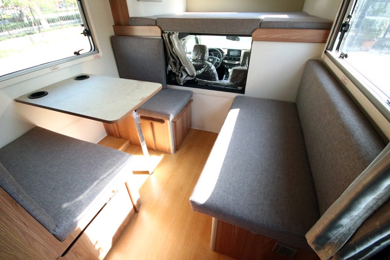 四驅(qū)、兩張超大床人床的房車，看這款