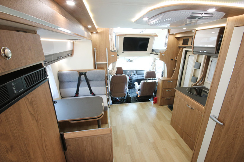 要大空間也更舒適，這樣的房車很棒