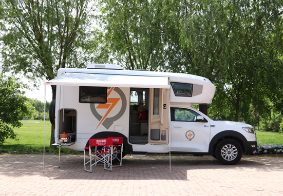 極致動力、四驅越野，樣樣都強，就是這款房車